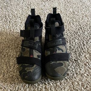Camo Lebron Soldier 10